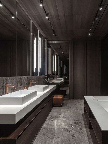 NEW YORK STYLE BATHROOM INTERIOR DESIGN