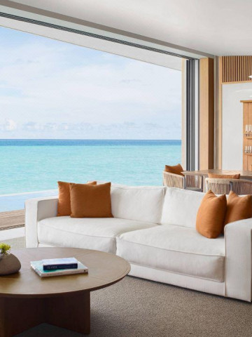 Дизайн интерьера гостиничного номера с видом на море